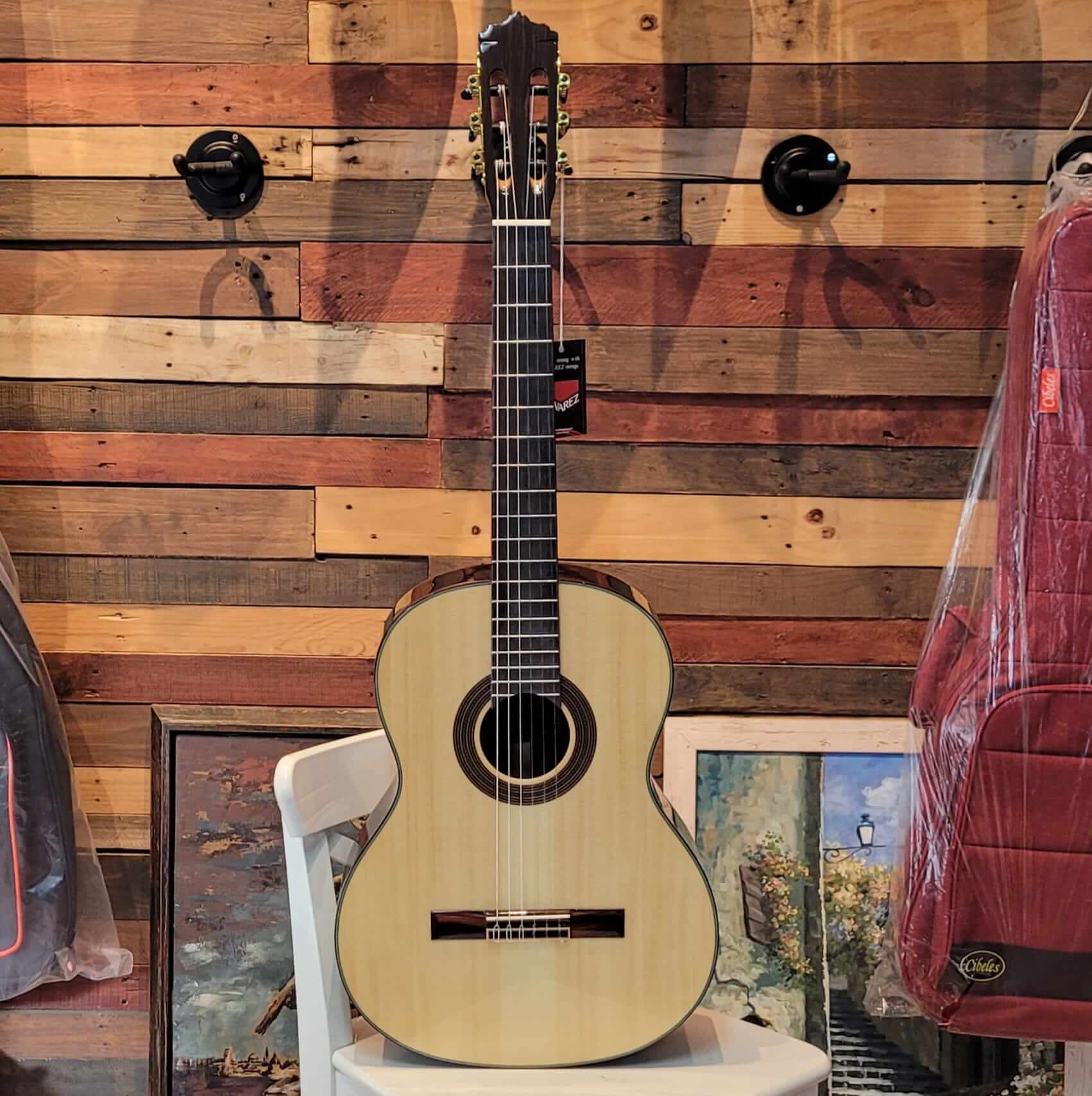 Guitarra clásica José Gómez C60 (Tapa maciza cedro)