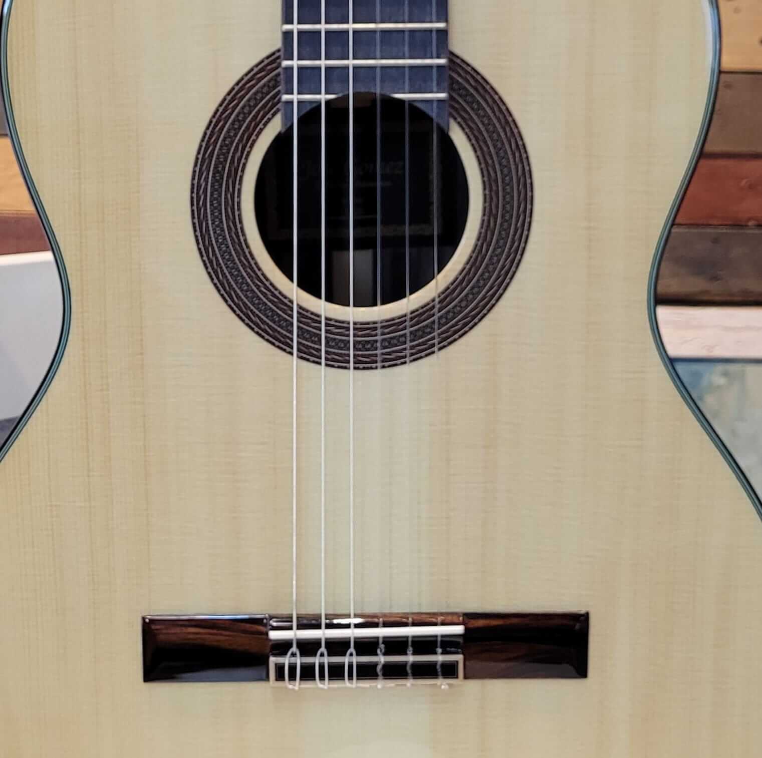 Guitarra clásica José Gómez C60 (Tapa maciza cedro)