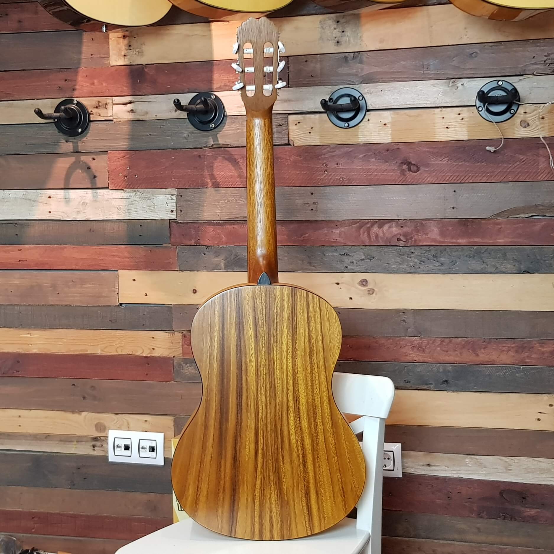 Guitarra Admira TOBA (guitarra clásica de estudio) Mod. 2023